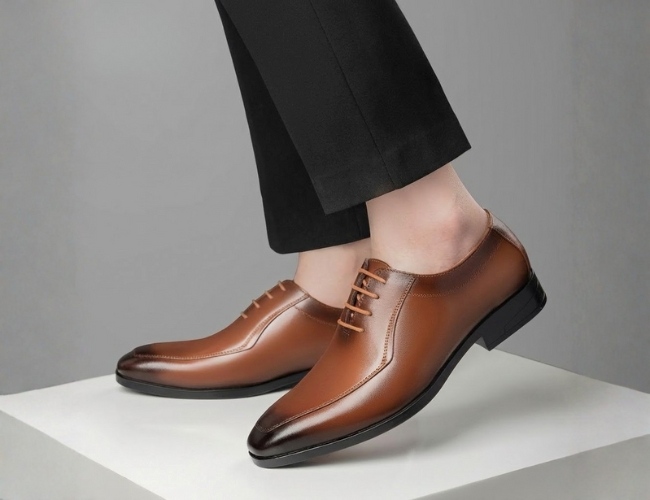 Kết hợp trang phục cùng với giày nam mũi nhọn