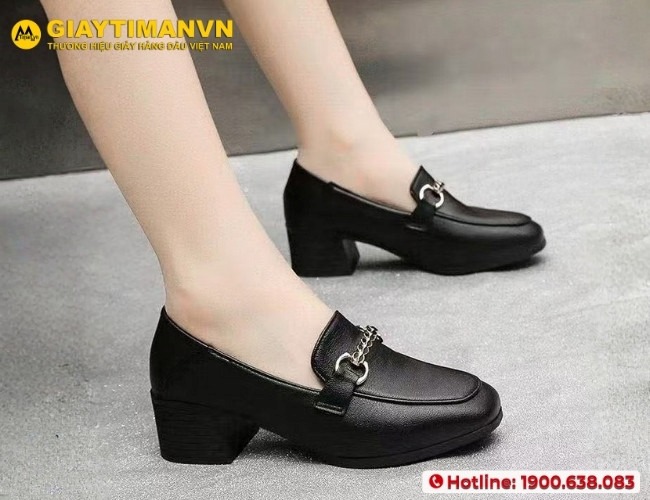 Nên mang thử giày trước khi chọn kích cỡ giày nữ cao gót