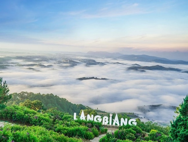 Núi Langbiang