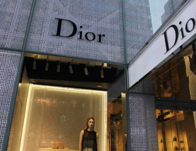 Dior là thương hiệu thời trang xa xỉ thành lập 1946
