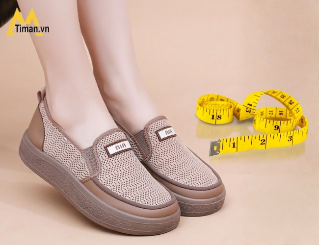 Chọn giày không dây nữ vừa vặn với kích cỡ chân
