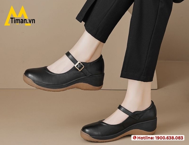 Dễ dàng kết hợp trang phục cùng với giày đen nữ