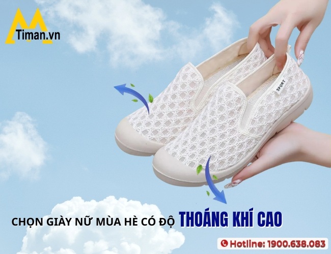 Nên chọn giày mùa hè nữ có độ thoáng khí cao để tránh đổ mồ hôi